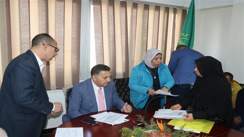 محافظ القليوبية يعقد لقاءً جماهيرياً بطوخ ويصدر قرارات عاجلة لدعم الحالات الإنسانية وتوفير فرص عمل