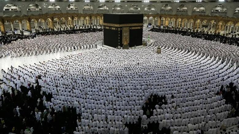 بث مباشر لصلاتي التراويح والتجهد من الحرم المكي في أول ليلة وترية من رمضان