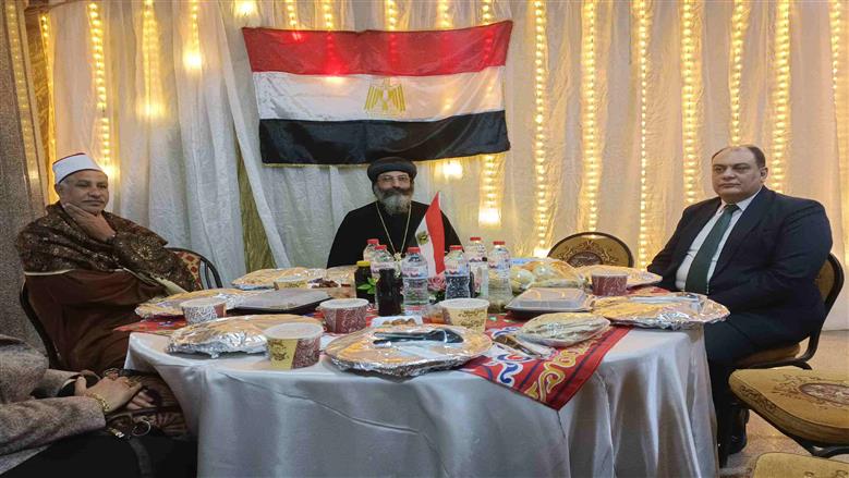فانوس رمضان يزين مدخل الكنيسة.. «إفطار المحبة» يجمع الأنبا مينا وقادة الأوقاف بالإسكندرية   