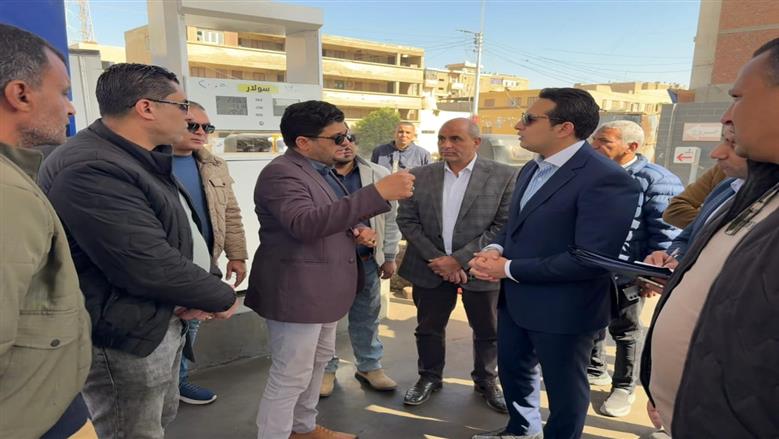 نائب محافظ الفيوم يتفقد محطات الوقود
