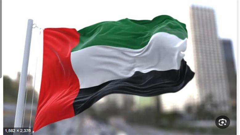 السيطرة على حريق في مطار أبوظبي القديم بعد سقوط شظايا  