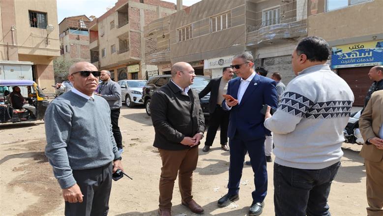 محافظ الجيزة يتابع أعمال رفع تراكمات المخلفات وتطوير المحاور المرورية بكرداسة