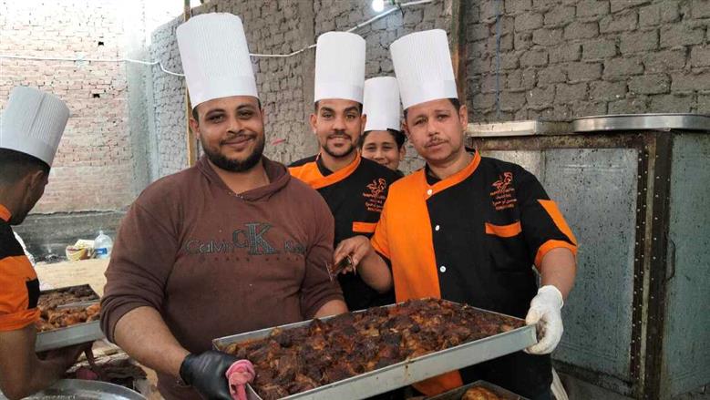 أكبر مائدة رحمن بالبداري في أسيوط تجمع الآلاف سنويًا في أجواء من التكافل والمحبة  
