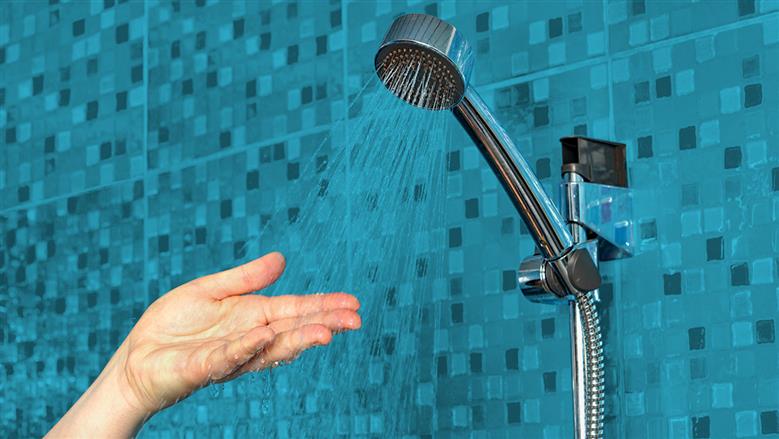 كيفية الاغتسال يوم الجمعة ووقت بدئه.. خطوة بخطوة كما ورد في السنة النبوية