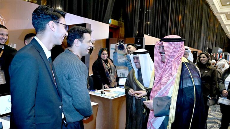 فريق طلابي مصري يفوز بالميدالية الفضية في معرض الكويت الدولي للاختراعات بمشروع نظارات ذكية تعتمد على الذكاء الاصطناعي