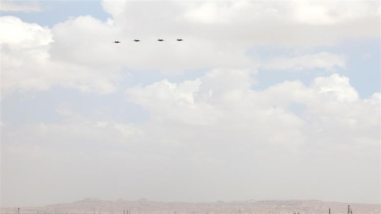استعراض جوي للطائرات الحربية في سماء بني سويف احتفالًا بالعيد القومي للمحافظة