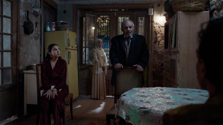 ناقد فني يشيد بالحلقتين 8 و9 من مسلسل عرض وطلب: «أحلى أعمال الموسم»