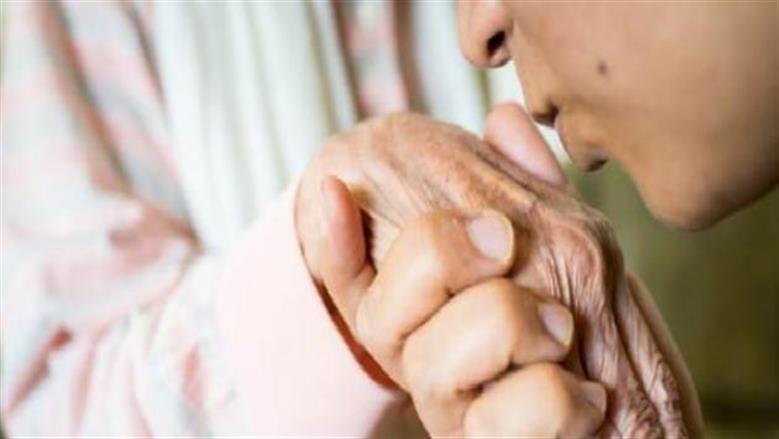 «اللهم ألبسها ثوب العافية وأطل في عمرها».. دعاء للأم في ليلة القدر