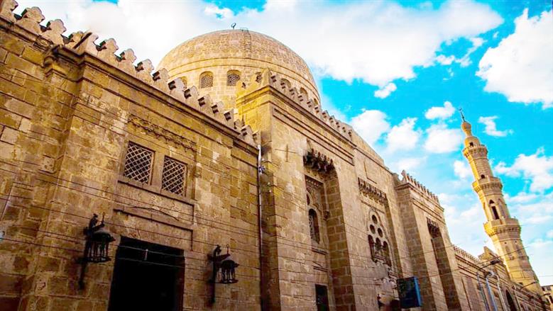 مسجد سيدي إبراهيم الدسوقي.. صرح صوفي شاهق في قلب الدلتا