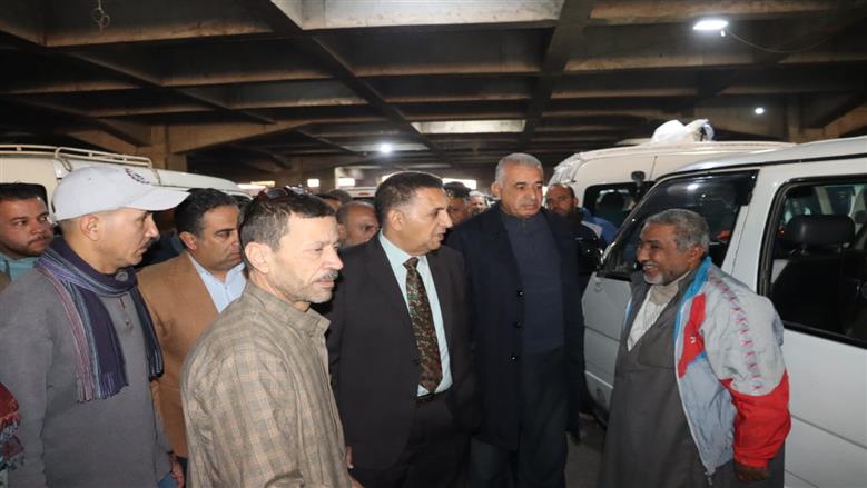 محافظ القليوبية يُجري جولة بموقف بنها العمومي لمتابعة الالتزام بتعريفة الركوب الجديدة