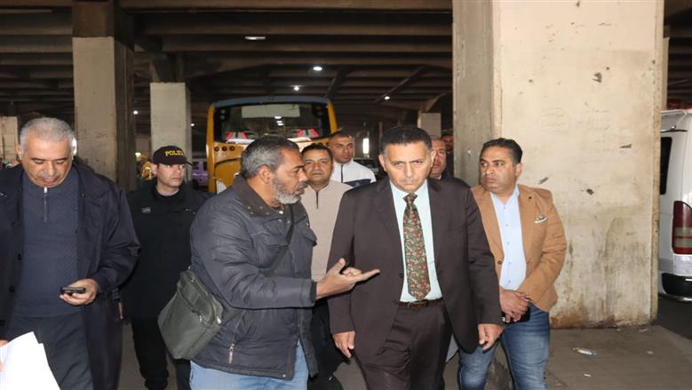 محافظ القليوبية يُجري جولة بموقف بنها العمومي لمتابعة الالتزام بتعريفة الركوب الجديدة