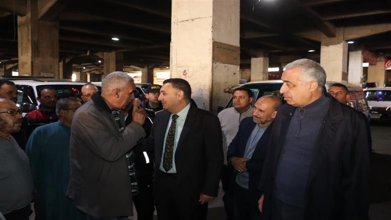 محافظ القليوبية يتفقد موقف بنها العمومي