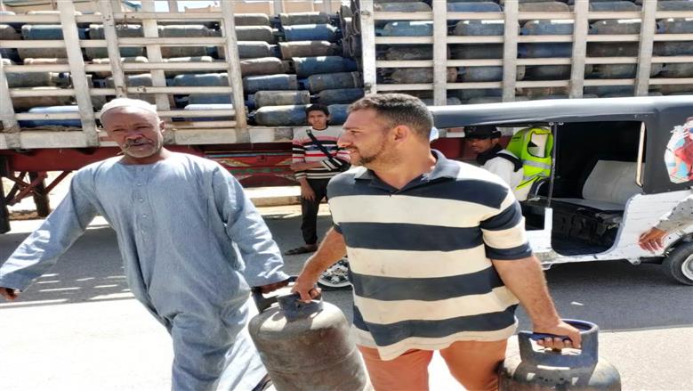 ضخ كميات كبيرة من أسطوانات البوتاجاز في أسوان بالأسعار المقررة
