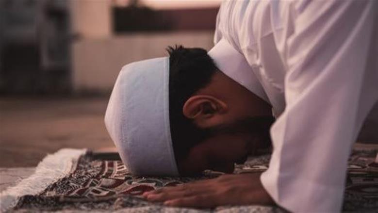 «الأزهر للفتوى» يقدم 10 نصائح ذهبية للخشوع في الصلاة.. هيئ قلبك للقاء الله