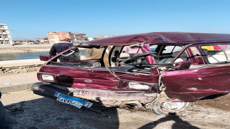 بالأسماء.. إصابة 11 شخصا في تصادم سيارتين بالبحيرة 