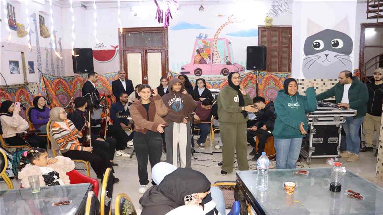 محافظ القليوبية يشارك “فتيات مؤسسة البنات 