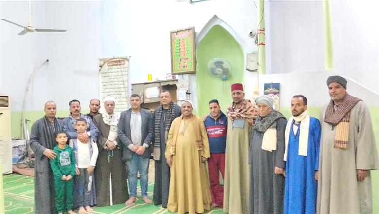 مائدة تجمع 17 عائلة.. 