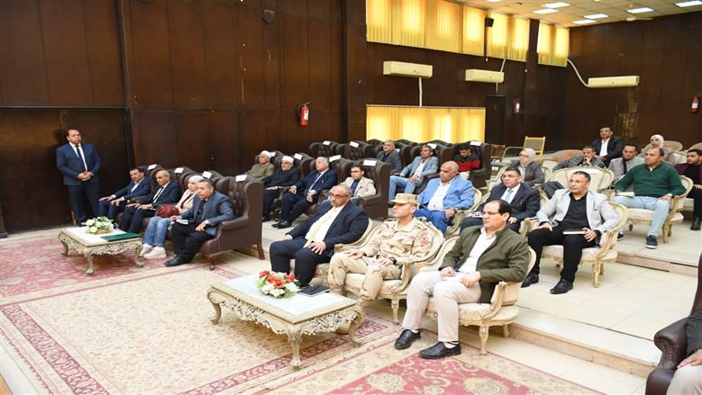 استعداداً لهيد الفطر المبارك.. محافظ الفيوم يوجه برفع درجة التأهب القصوى