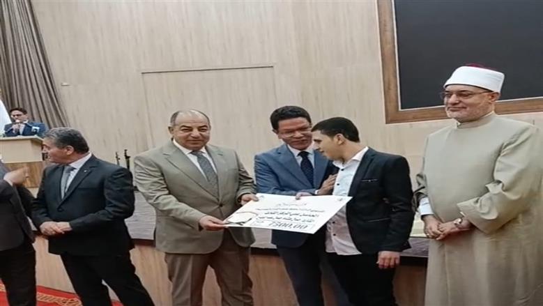 مفتي الجمهورية ورئيس جامعة بنها يشهدان احتفالية تكريم الفائزين فى مسابقة قرآن تتلوه الملائكة بالتعاون مع هيئة الشبان والمحافظة