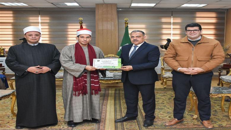 محافظ الشرقية يُكرّم حفظة كتاب الله المشاركين في برنامج