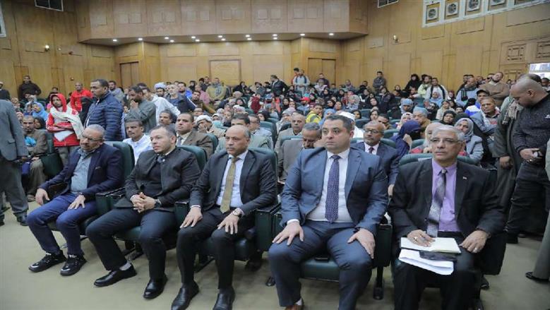لقاء محافظ قنا بالمواطنين 