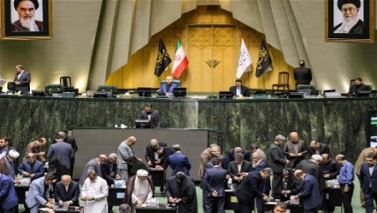 أنباء عن استهداف مبنى البرلمان الإيراني