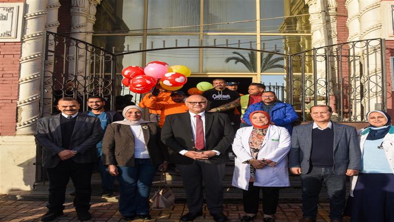 محافظ الإسكندرية يزور أطفال مستشفى الانفوشي 