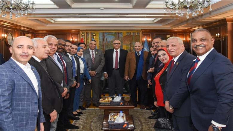 وفد لتهنئة محافظ الإسكندرية