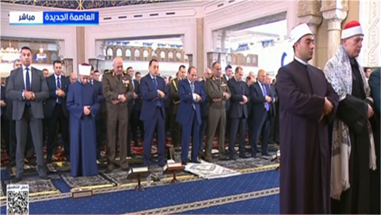 الرئيس السيسي يؤدي صلاة عيد الفطر