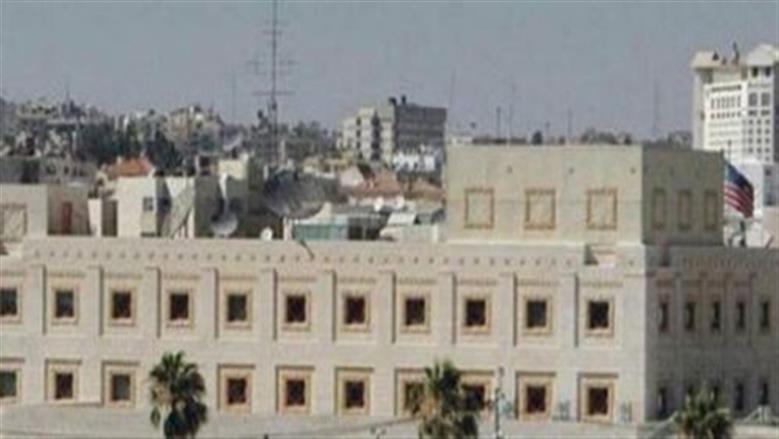 السفارة الأمريكية في مسقط تطالب رعاياها بعدم مغادرة المنازل والفنادق