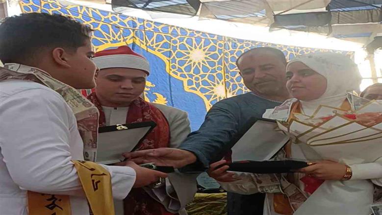 بحضور محمد كامل الفائز في دولة التلاوة.. تكريم حفظة القرآن الكريم بقريته في الشرقية