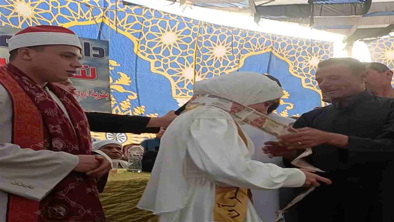بحضور محمد كامل الفائز في دولة التلاوة.. تكريم حفظة القرآن الكريم بقريته في الشرقية