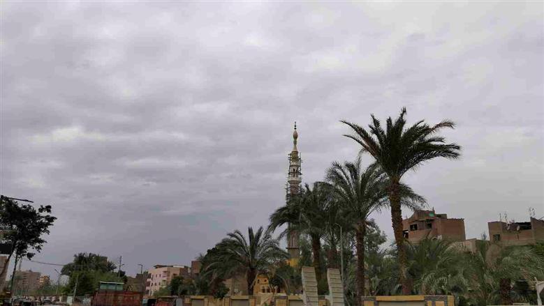 تقلبات جوية مفاجئة وغيوم كثيفة في أسيوط