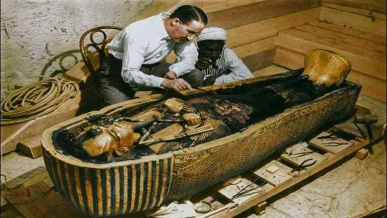 بعد 100 سنة.. الكشف عن رسالة مفاجئة حول مقبرة توت عنخ أمون وحقيقة لعنة الفراعنة