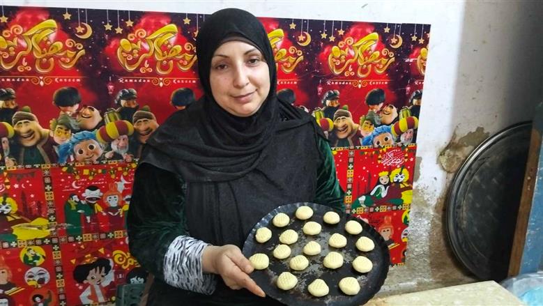 كعك وبسكوت على الطريقة الصعيدية.. حكاية أم وليد في البداري بأسيوط