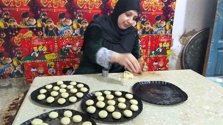 كعك وبسكوت على الطريقة الصعيدية.. حكاية أم وليد في البداري بأسيوط