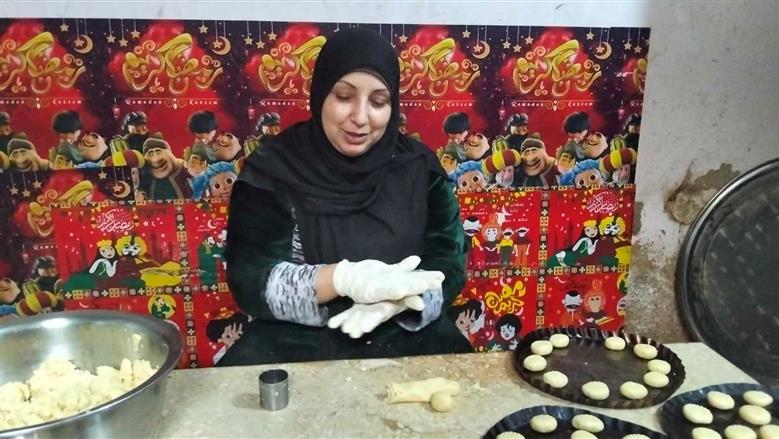 كعك وبسكوت على الطريقة الصعيدية.. حكاية أم وليد في البداري بأسيوط