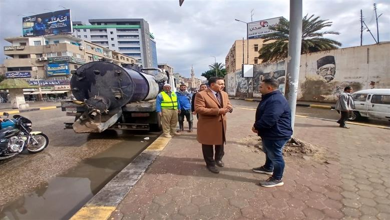 القليوبية تحت الأمطار الغزيرة .. انتشار مكثف لمواجهة تجمع المياه وضمان السيولة المرورية ومحافظ القليوبية يتابع ميدانيا