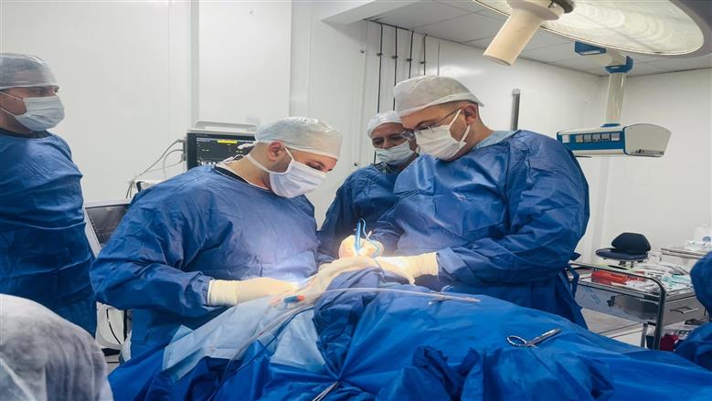 مستشفى رأس الحكمة خلال عملية جراحية معقدة