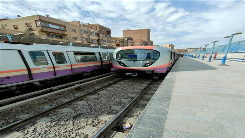 عطل مفاجئ بين محطتي ساقية مكي والمنيب جراء سقوط جزء من السور الحديدي للمترو