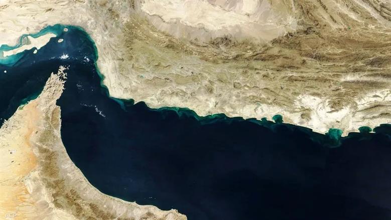حرب إيران وإسرائيل.. كيف تمر السفن عبر مضيق هرمز تحت القصف؟ 
