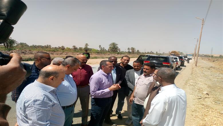 محافظ أسوان: رصف المرحلة الأخيرة من طريق «بلانة - كلابشة» مطلع أبريل المقبل