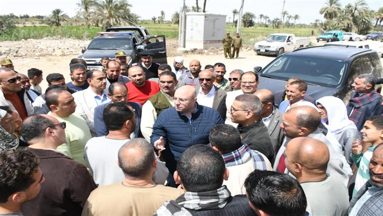محافظ الفيوم يستمع لشكاوى المواطنين بإطسا