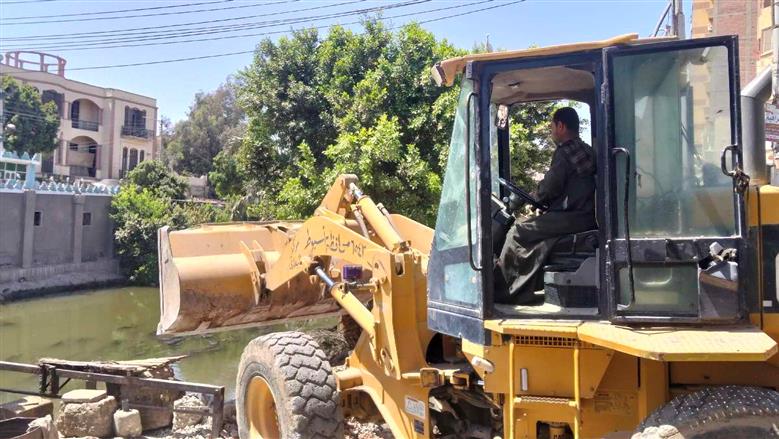 بدء أعمال تفكيك كوبري البداري بأسيوط لتيسير الحركة المرورية
