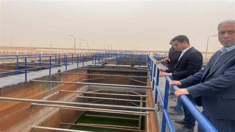 نائب محافظ مطروح يتابع محطة الصرف الصحي في مدينة الضبعة