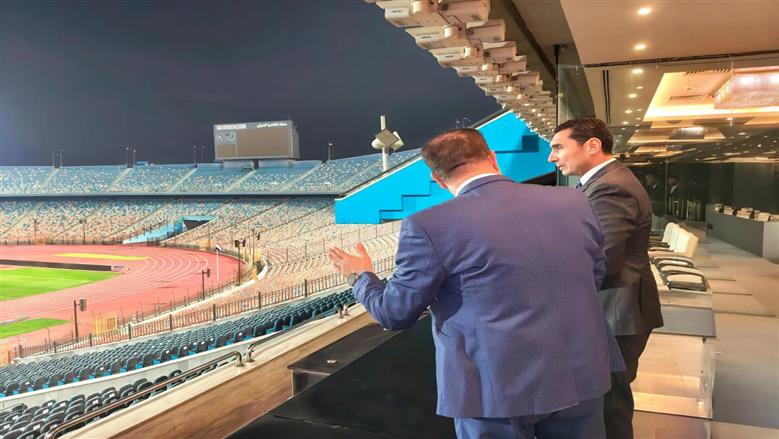 وزير الرياضة يتفقد استاد القاهرة