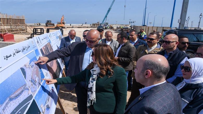 وزيرة التنمية المحلية ومحافظ الإسكندرية يتفقدان منطقة بئر مسعود