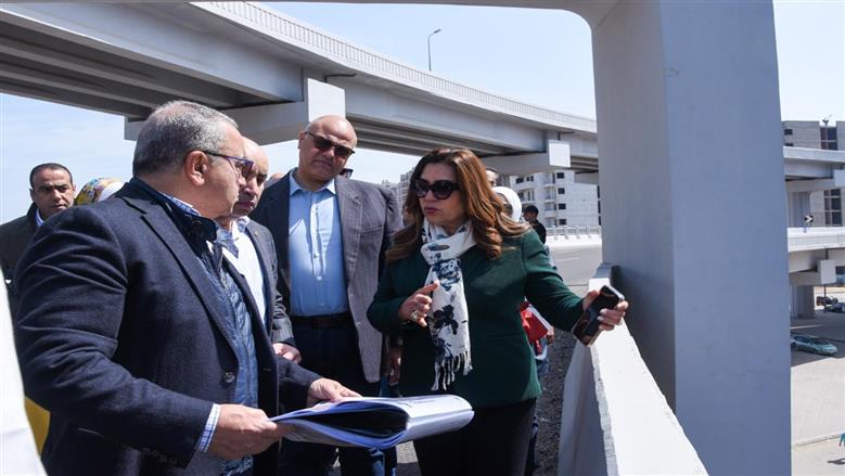 وزيرة التنمية المحلية ومحافظ الإسكندرية في تفقد محور 45 الجديد