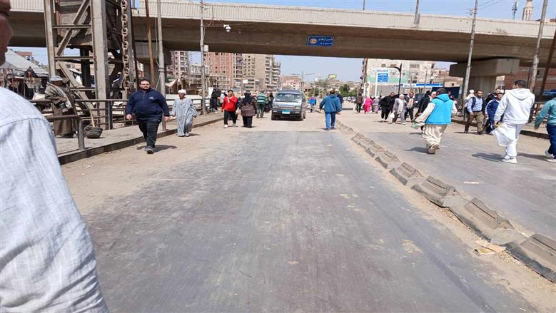 لوضع حل جذري.. محافظ القليوبية يقود حملة لنقل الباعة الجائلين من كوبري الرياح التوفيقي وعزبة السوق ببنها وإعادة الانضباط للشارع