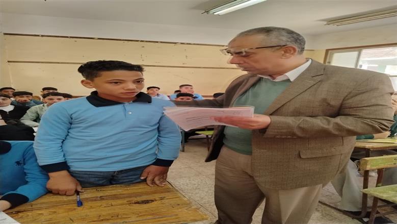 أحالة مديري مدرستين للتحقيق بالقليوبية بسبب عدم الالتزام خلال جولة لوكيل الوزارة